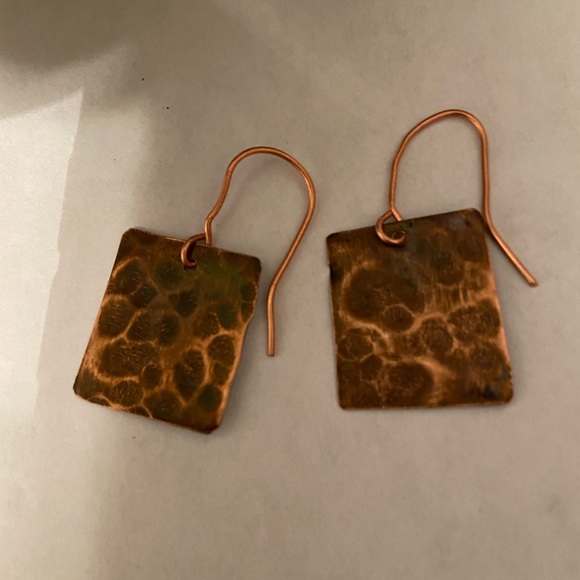 NWOT HAMMERED COPPER EARRINGS HANDMADE PURCHASED BUT NEVER WORN - Picture 3 of 3